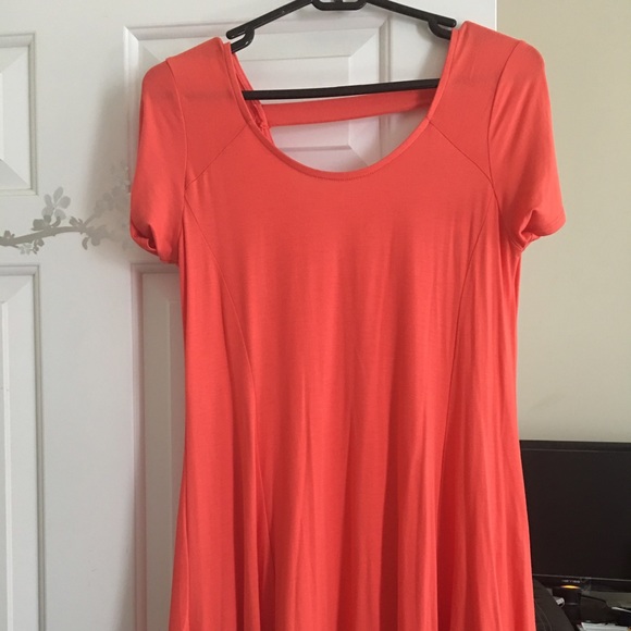 BRAND NEW, peachy summer dress!