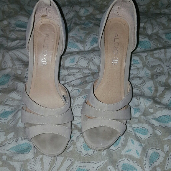 Tan wedge shoes - Picture 1 of 3