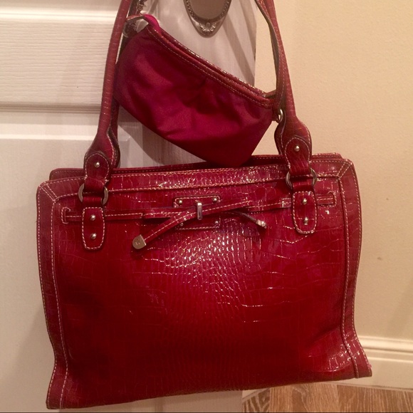 Anne Klein purse and pouch. Excellent condition!