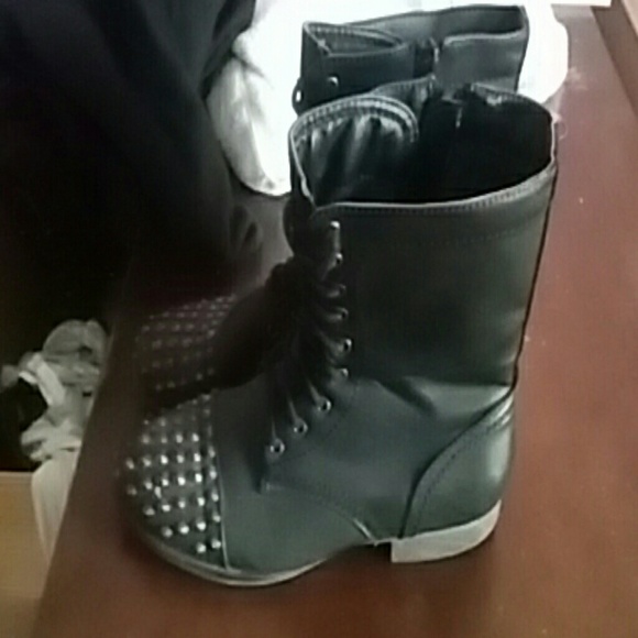 Combat boots