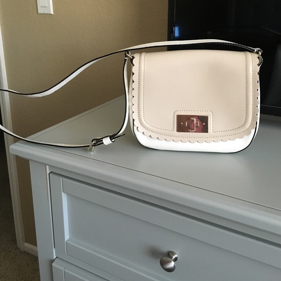 *SOLD* Kate Spade Scallop crossbody white & tan