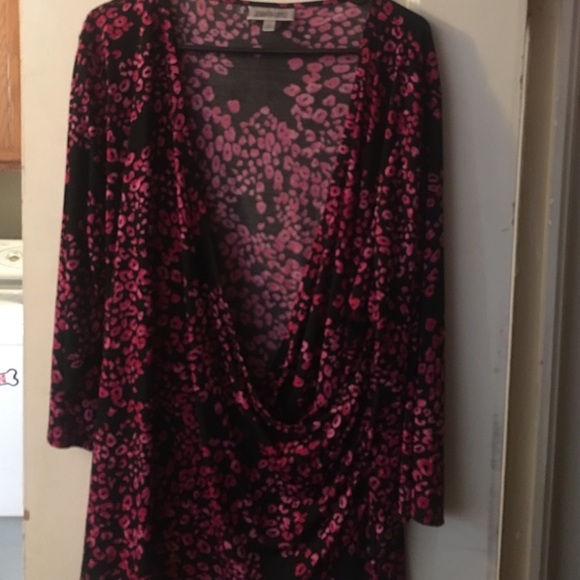 Dress casual, office appropiate.