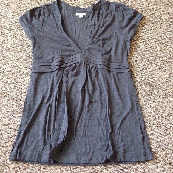 Gray American eagle tshirt with plunging neck line