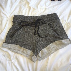 Fashionable jogger shorts