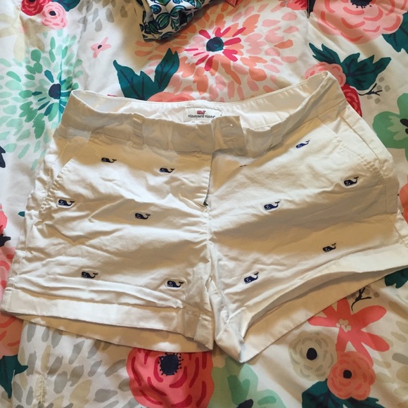 Vineyard vines white whale embroidered shorts