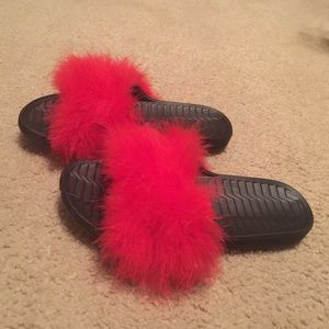 Red Oasis Faux Fur Slides