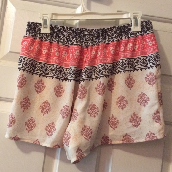 Patterned shorts - Picture 3 of 3