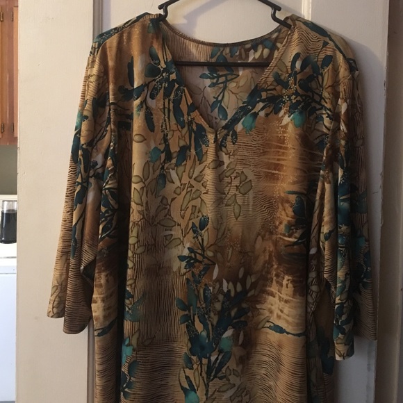 Nice, casual top- Gently used- no tags
