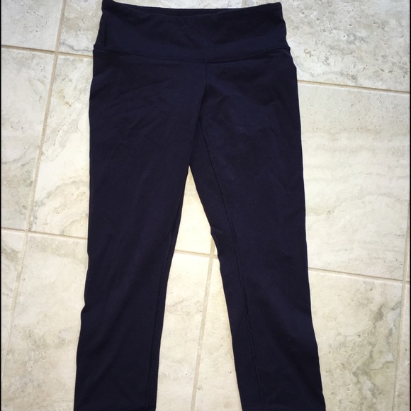 navy blue lululemon wunder under crops