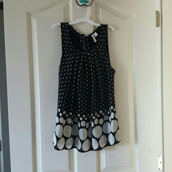 Black and white top