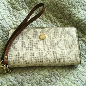 Michael Kors Wristlet