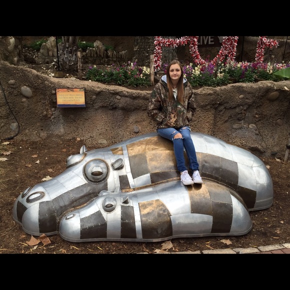 Meet your Posher, Madison - Picture 1 of 1