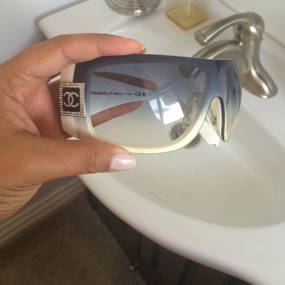 Sunglasses main image 4