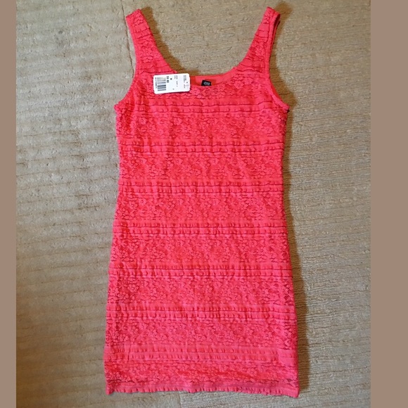 Coral lace body con dress
