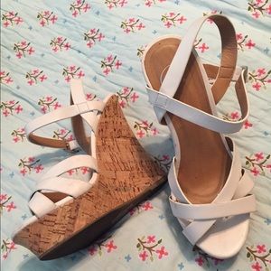 White and cork wedges