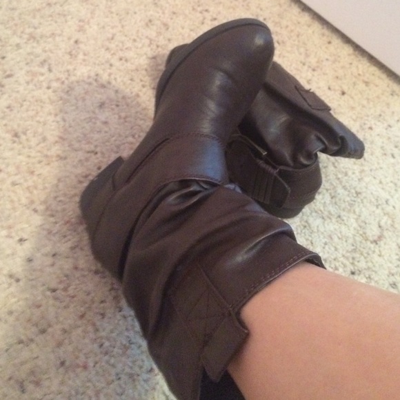 Boots - Picture 3 of 3