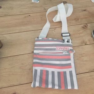 Dakine adjustable crossbody purse