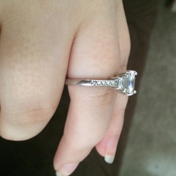 Diamond ring - Picture 2 of 2