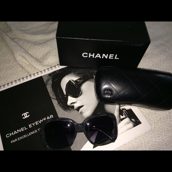 CHANEL CLASSIC TURNLOCK GLASSES IN ACETATE GREY 🌼