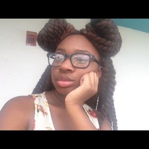 Meet your Posher, Malia