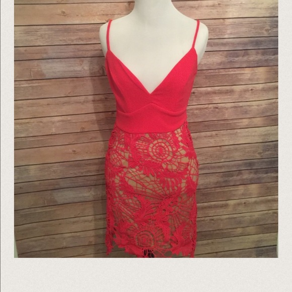 Berry colored dress with scalloped hem - Picture 4 of 4