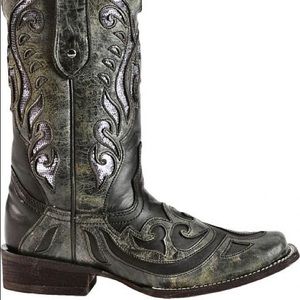 Corral boots