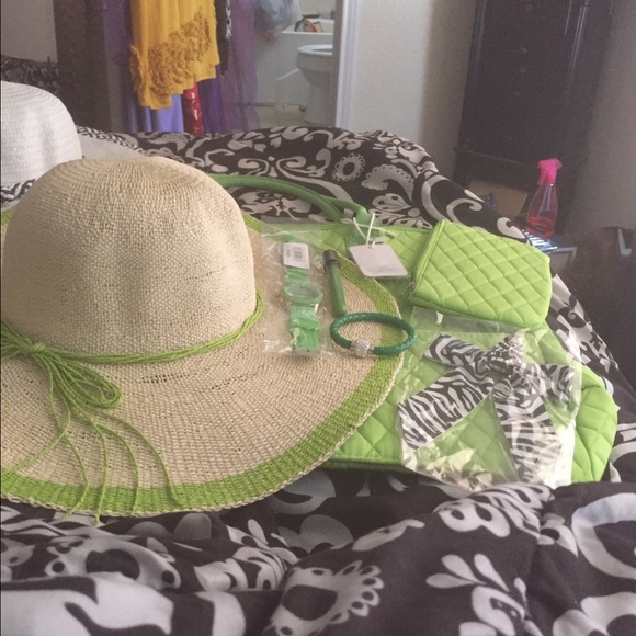 Green beach bag, with accessory