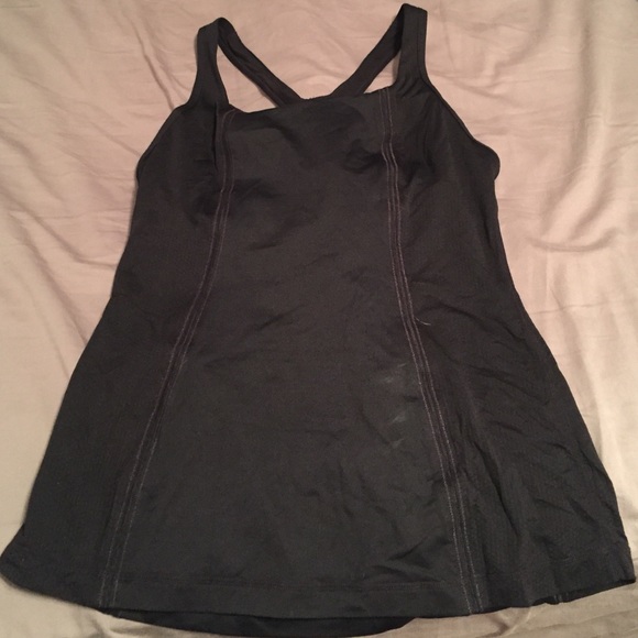 Black Lululemon tank