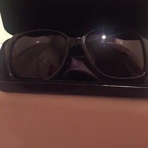 Women's polarized sunglasses with case