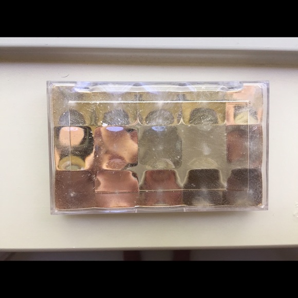 Estée Lauder eyeshadow pallet - Picture 3 of 3