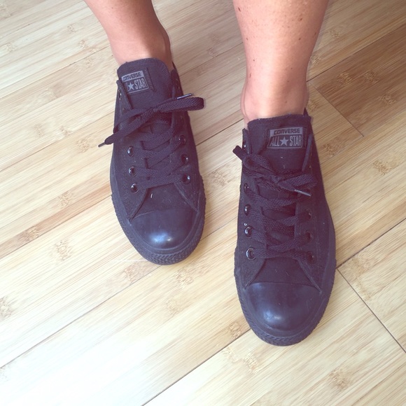 All Black Converse Allstar low-tops Sz 8