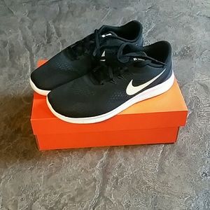 NEVER WORN BRAND NEW Nike Free RN Tennis Shoes