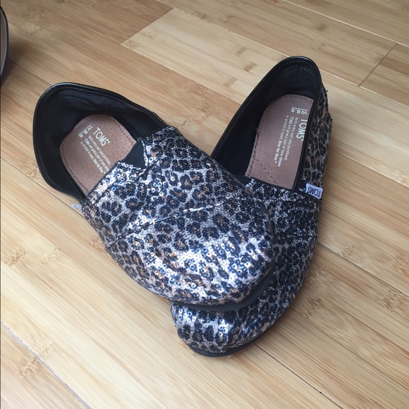 New Sequined Leopard Toms Sz. 8.5