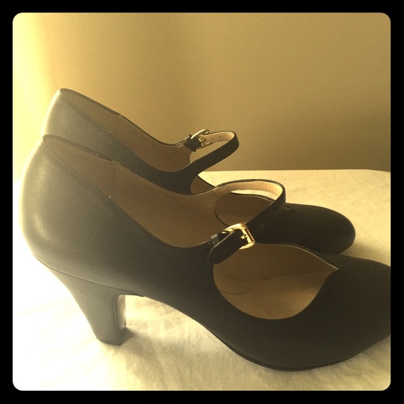 Comfortable Black MaryJane Style Pumps