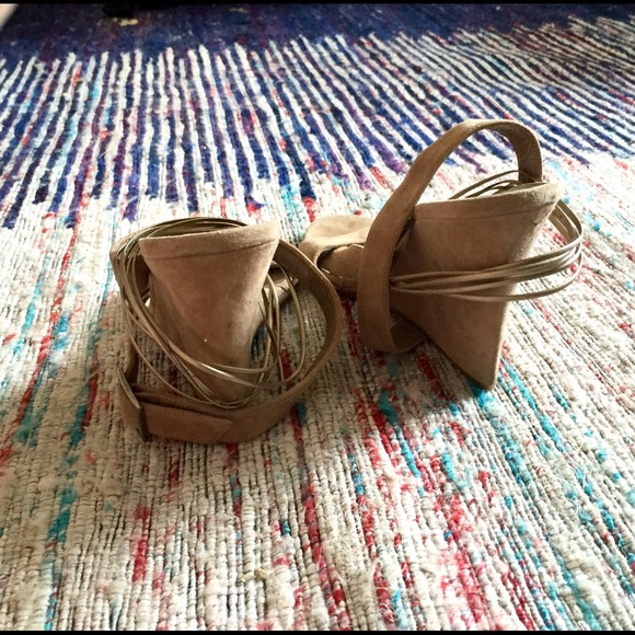 Strappy sandals - Picture 3 of 6