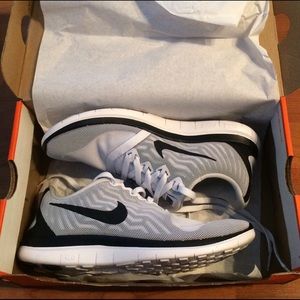 Nike Free 4.0 Grey, White, & Black 6.5