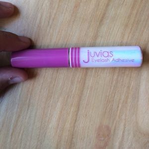 Juvias eyelash adhesive