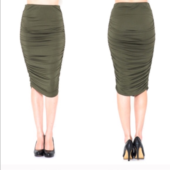 Olive green midi ONE HOUR SALE - Picture 3 of 3