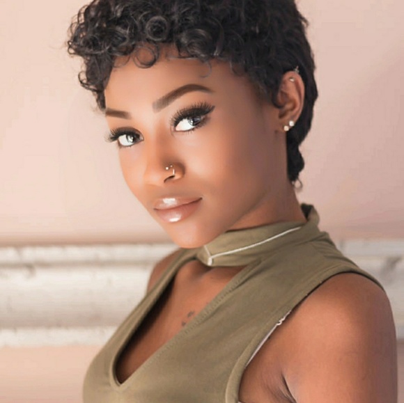 Meet your Posher, Destiny - Picture 2 of 3