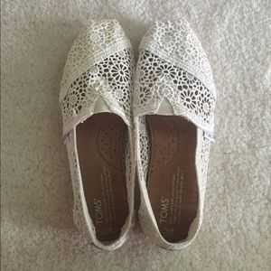 BRAND NEW Crochet off white Tom's (slip-on)