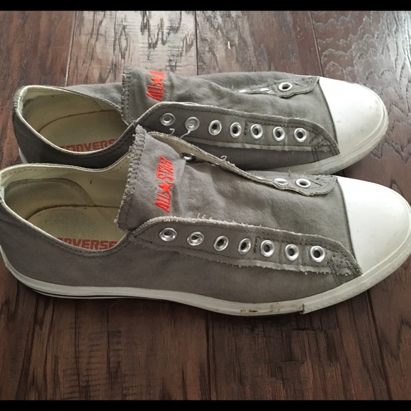 Converse Chuck Taylor's No Laces Men's Size listed - Picture 2 of 3