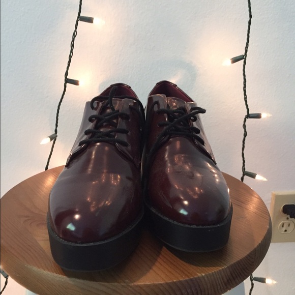 Maroon Oxford style shoes