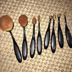 8 piece oval brush set