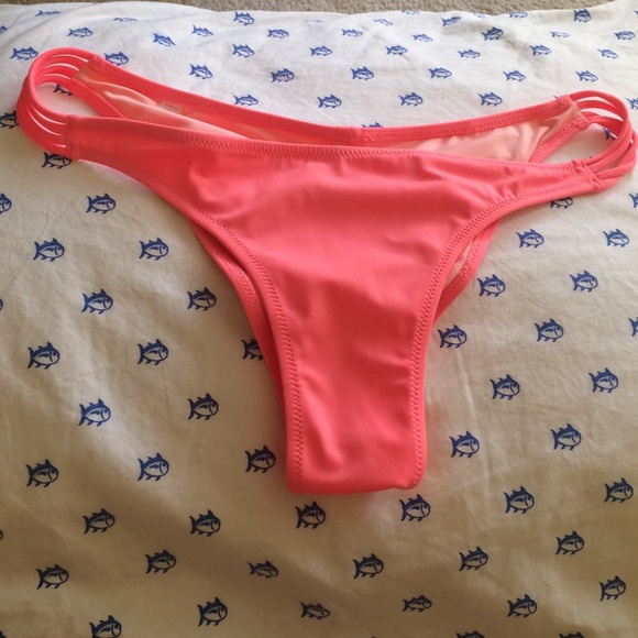 VS Itsy Bottoms