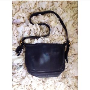 Vintage Coach Black Leather Shoulder Bag
