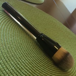 Kevyn Aucoin foundation brush