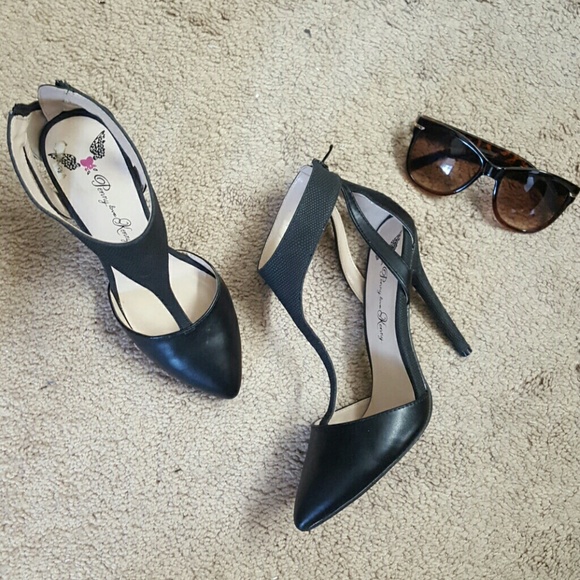 On HOLD for nicoleyjoseph...T-strap heels