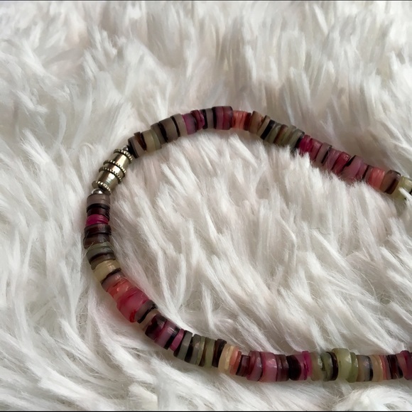 Twist close Surfer Shell Necklace - Picture 2 of 2