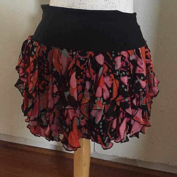 Bebe Spanish styled mini skirt