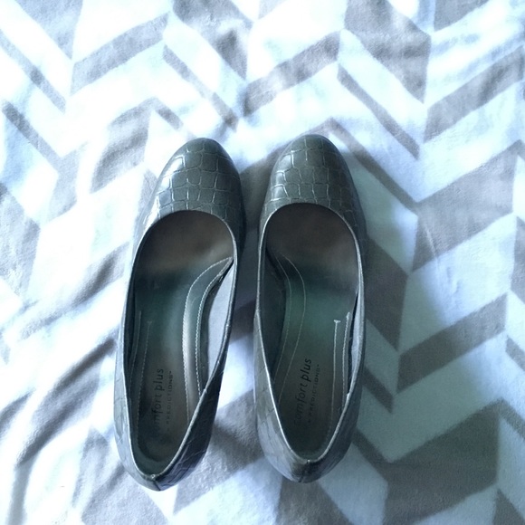 Gray Heels